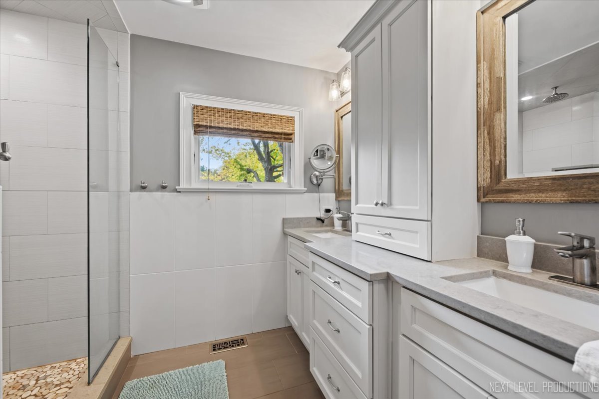 609 Bowling Green Court, Naperville, IL 60563