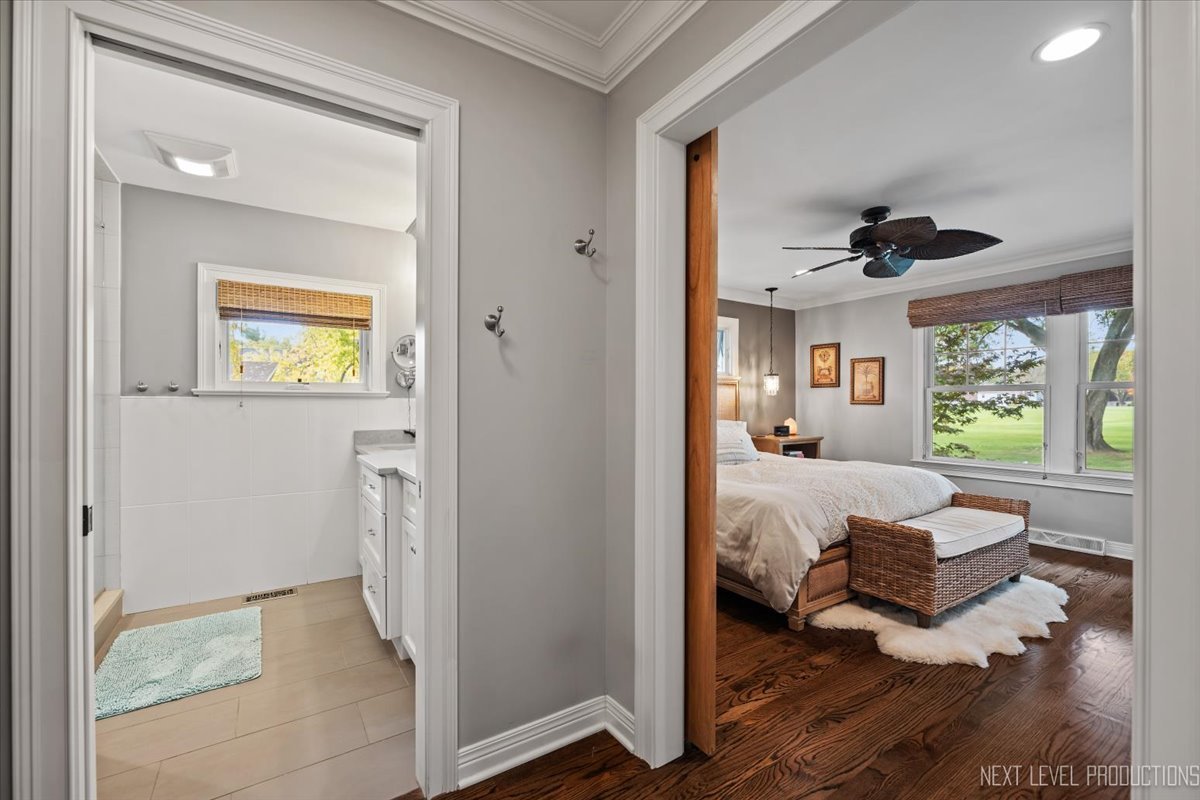 609 Bowling Green Court, Naperville, IL 60563