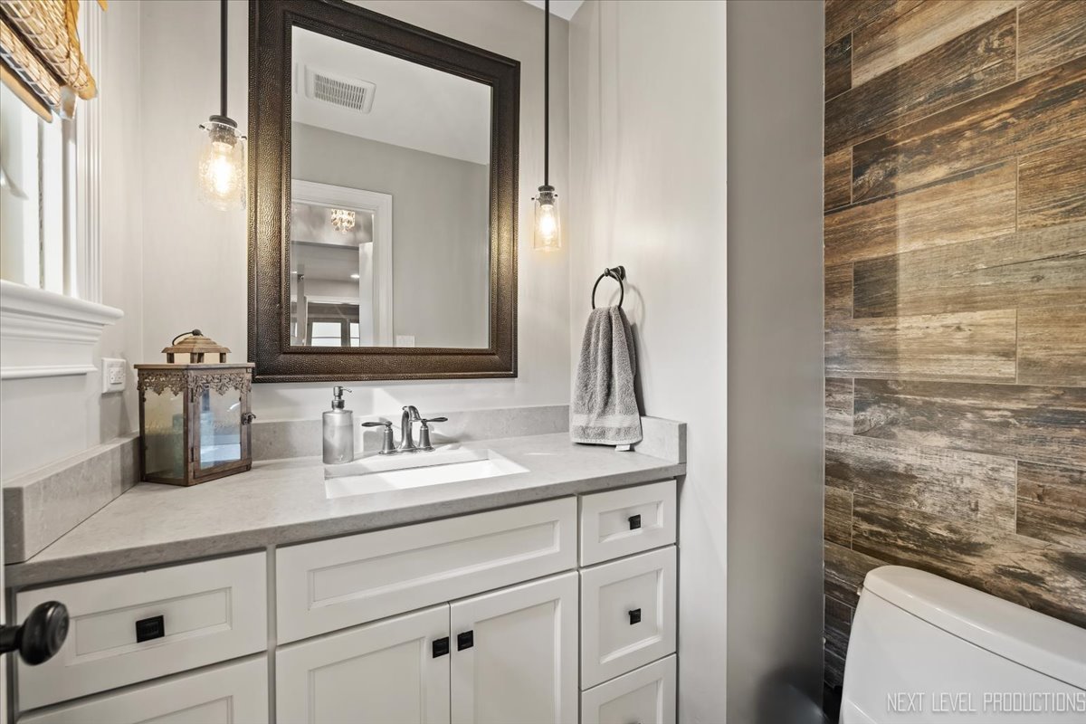 609 Bowling Green Court, Naperville, IL 60563