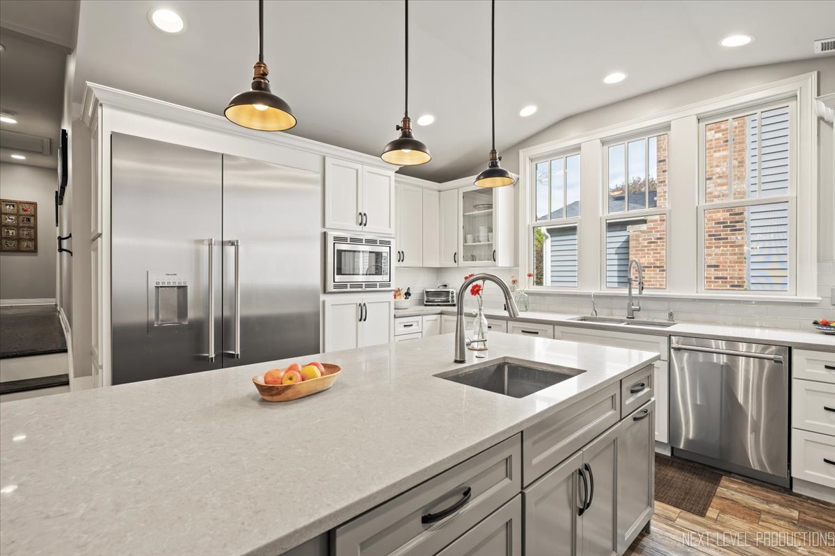 609 Bowling Green Court, Naperville, IL 60563