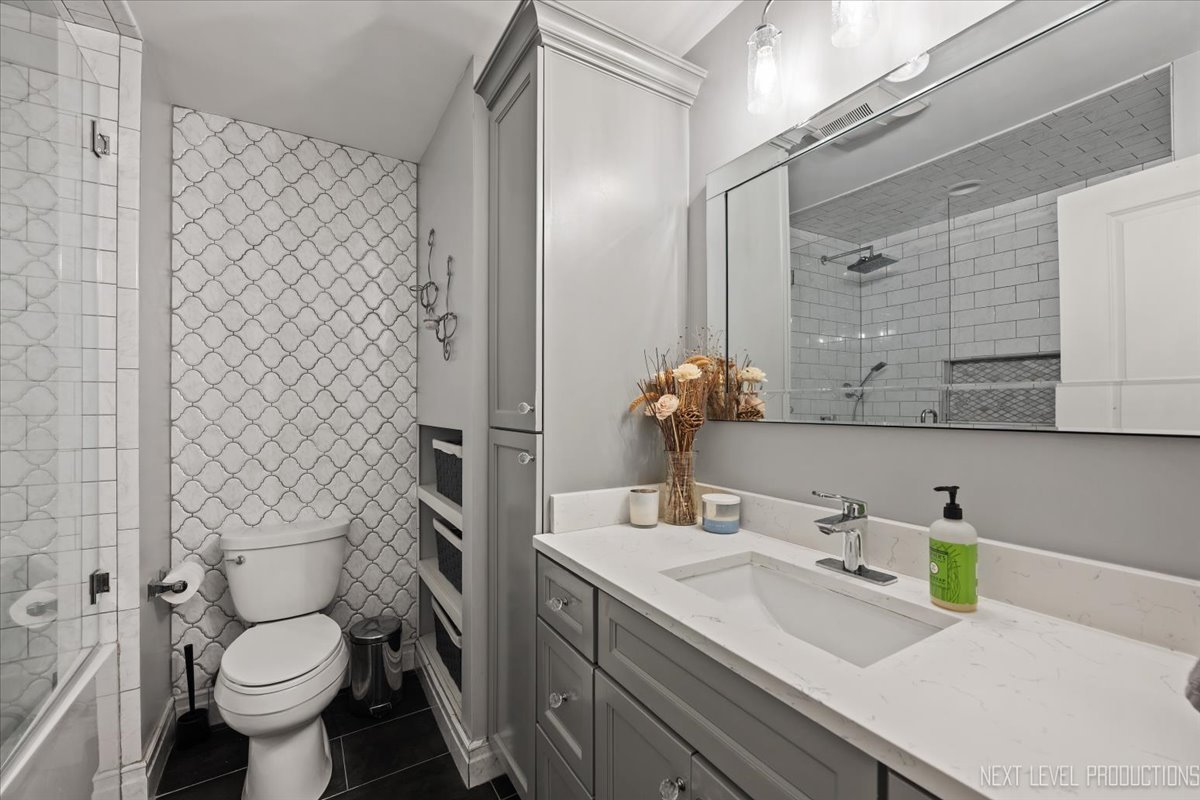 609 Bowling Green Court, Naperville, IL 60563