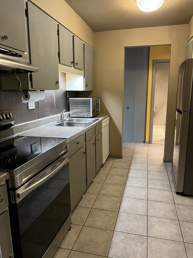 1505 E Central Road #303A, Arlington Heights, IL 60005