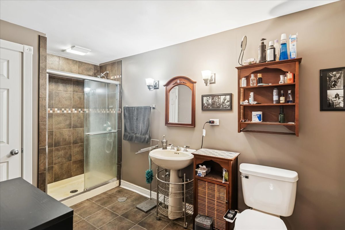 37 Hillcrest Avenue, Fox Lake, IL 60020