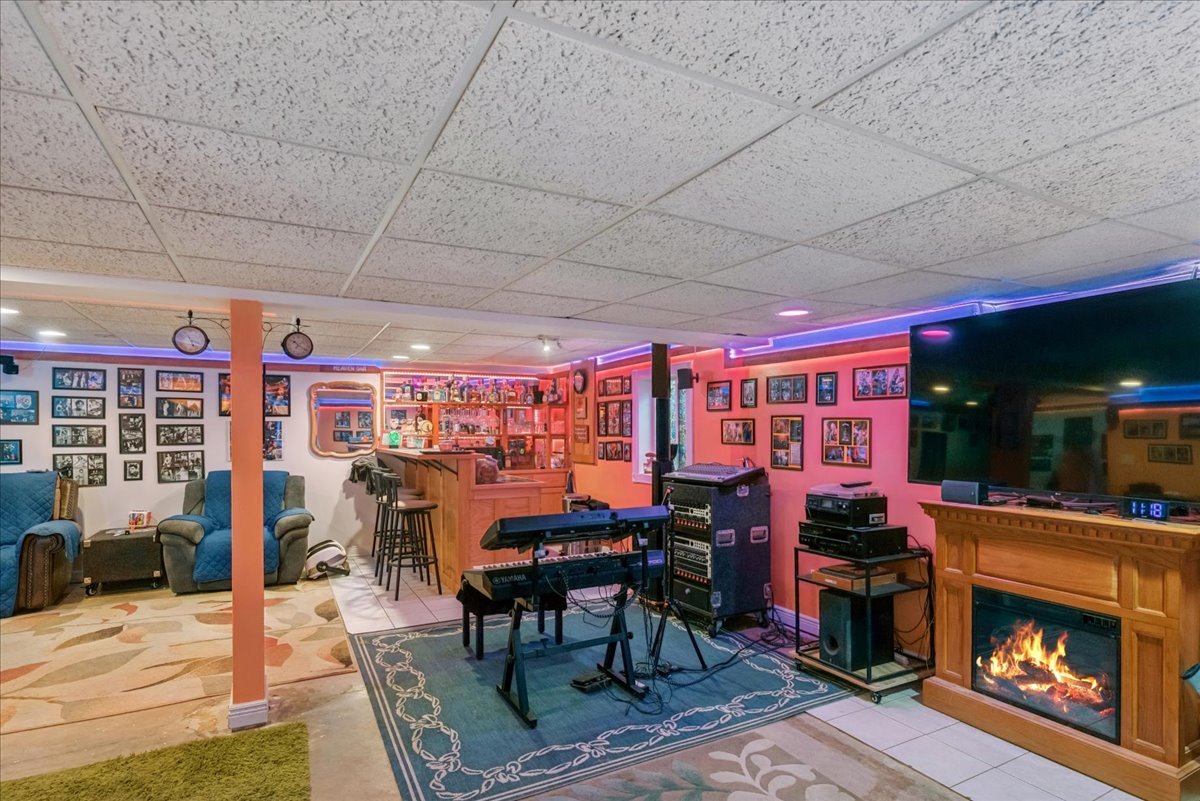 37 Hillcrest Avenue, Fox Lake, IL 60020