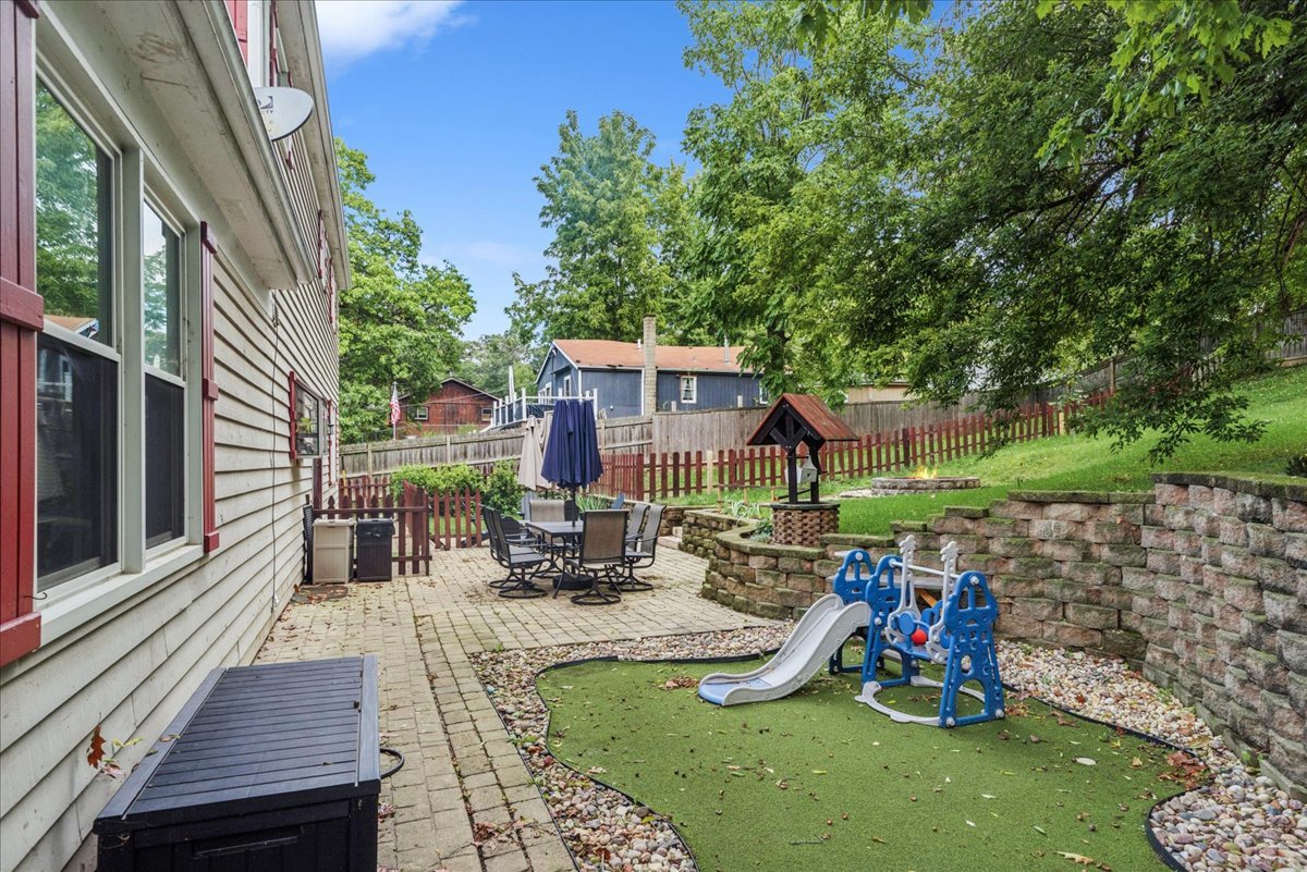 37 Hillcrest Avenue, Fox Lake, IL 60020