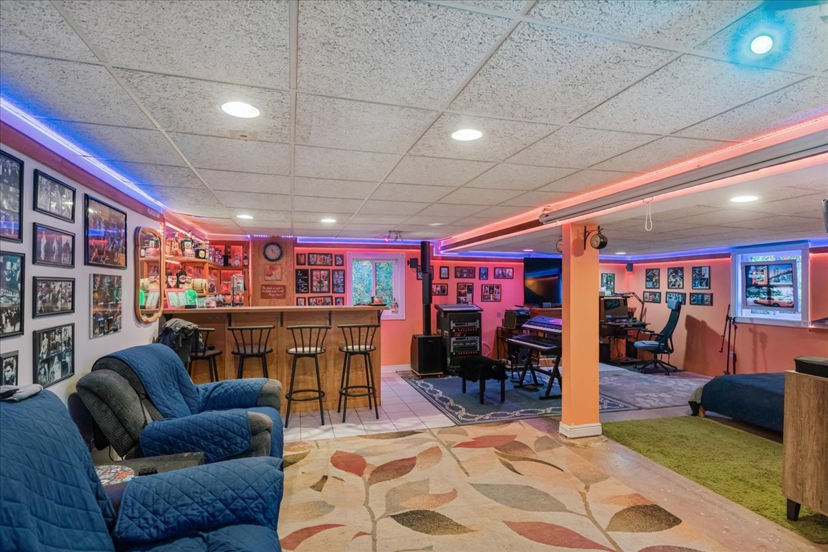 37 Hillcrest Avenue, Fox Lake, IL 60020