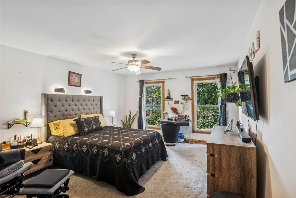 37 Hillcrest Avenue, Fox Lake, IL 60020