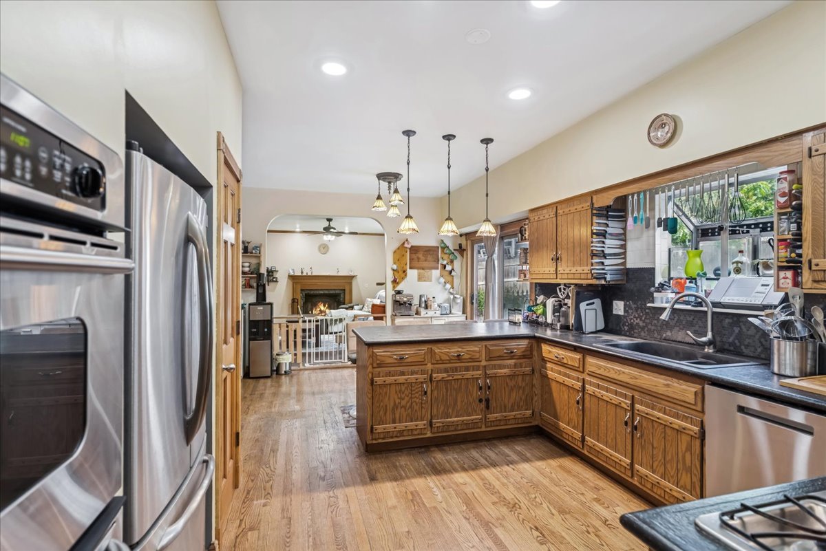 37 Hillcrest Avenue, Fox Lake, IL 60020