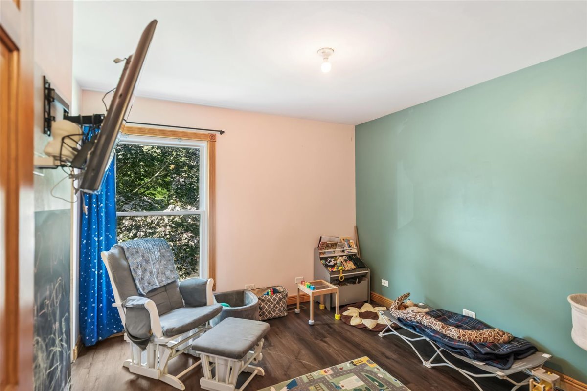 37 Hillcrest Avenue, Fox Lake, IL 60020