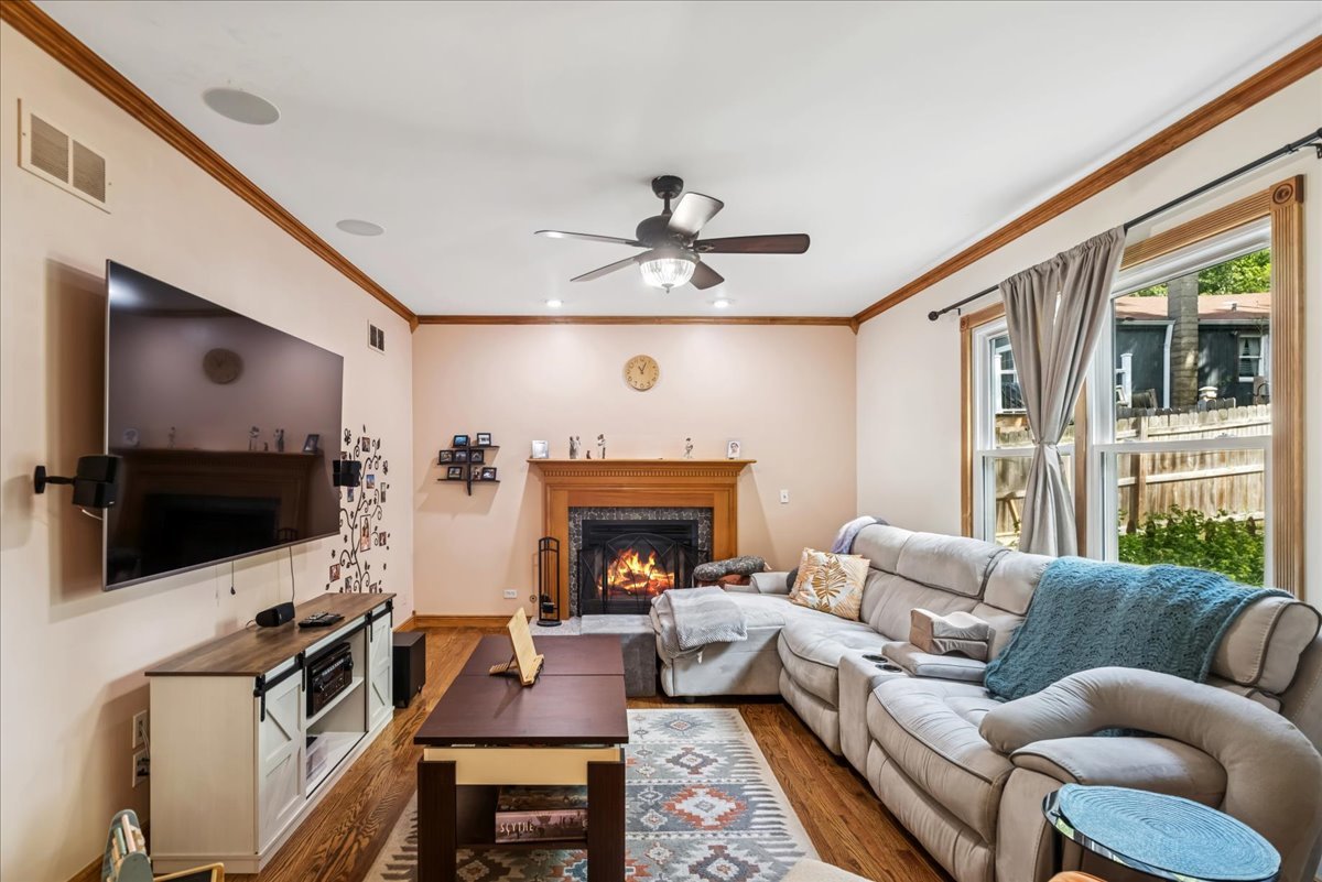 37 Hillcrest Avenue, Fox Lake, IL 60020