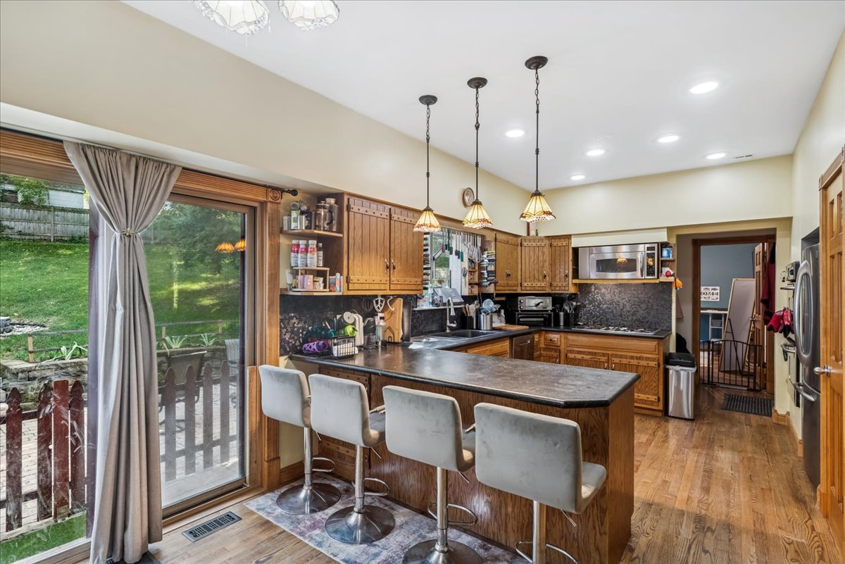 37 Hillcrest Avenue, Fox Lake, IL 60020