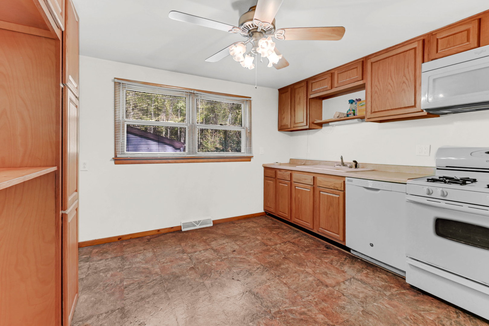 12718 E METCALF Avenue, Momence, IL 60954