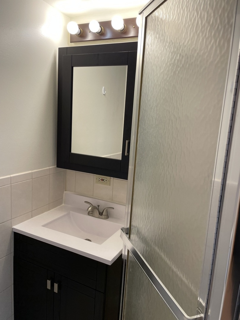 9532 Minnick Avenue #2W, Oak Lawn, IL 60453