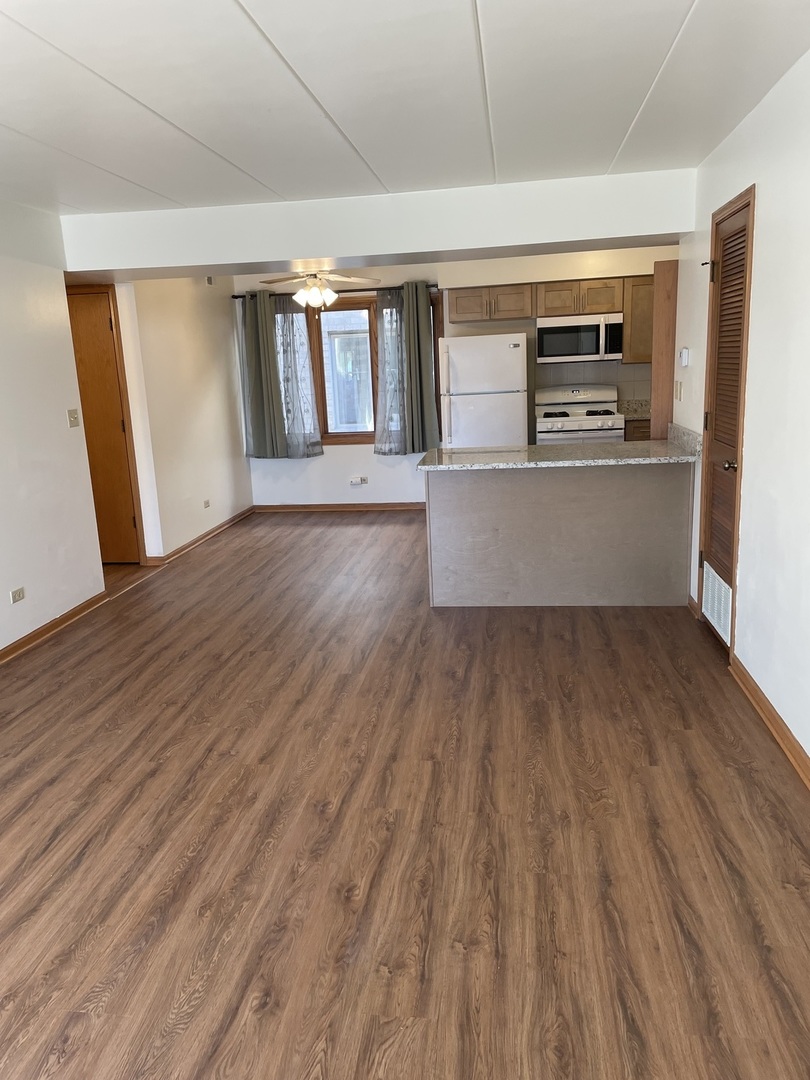 9532 Minnick Avenue #2W, Oak Lawn, IL 60453