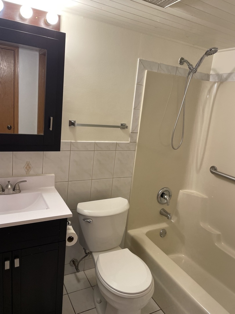 9532 Minnick Avenue #2W, Oak Lawn, IL 60453