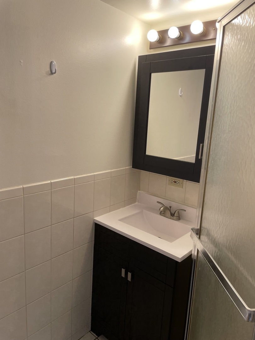 9532 Minnick Avenue #2W, Oak Lawn, IL 60453