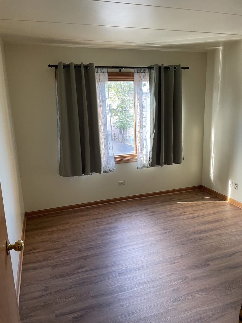 9532 Minnick Avenue #2W, Oak Lawn, IL 60453