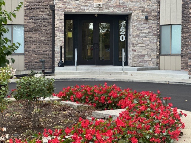 120 Lakeview Drive #109, Bloomingdale, IL 60108