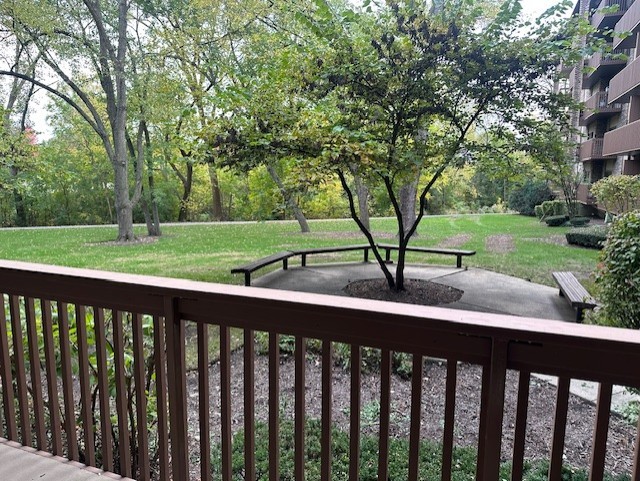 120 Lakeview Drive #109, Bloomingdale, IL 60108