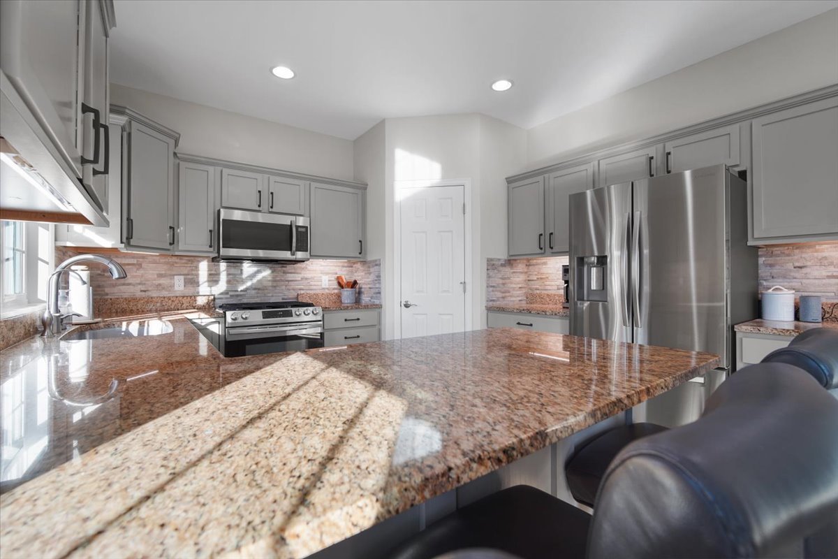 10484 Lyonheart Lane, Bloomington, IL 61705