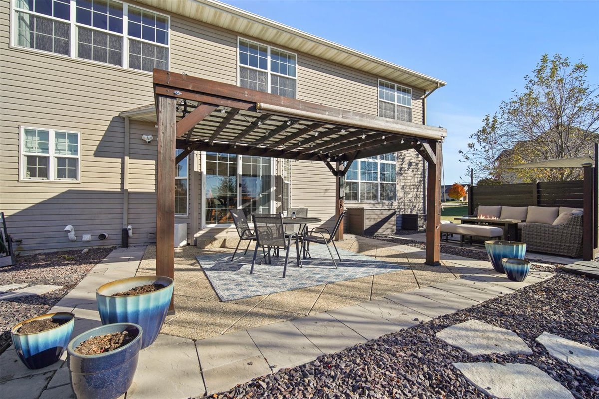 10484 Lyonheart Lane, Bloomington, IL 61705