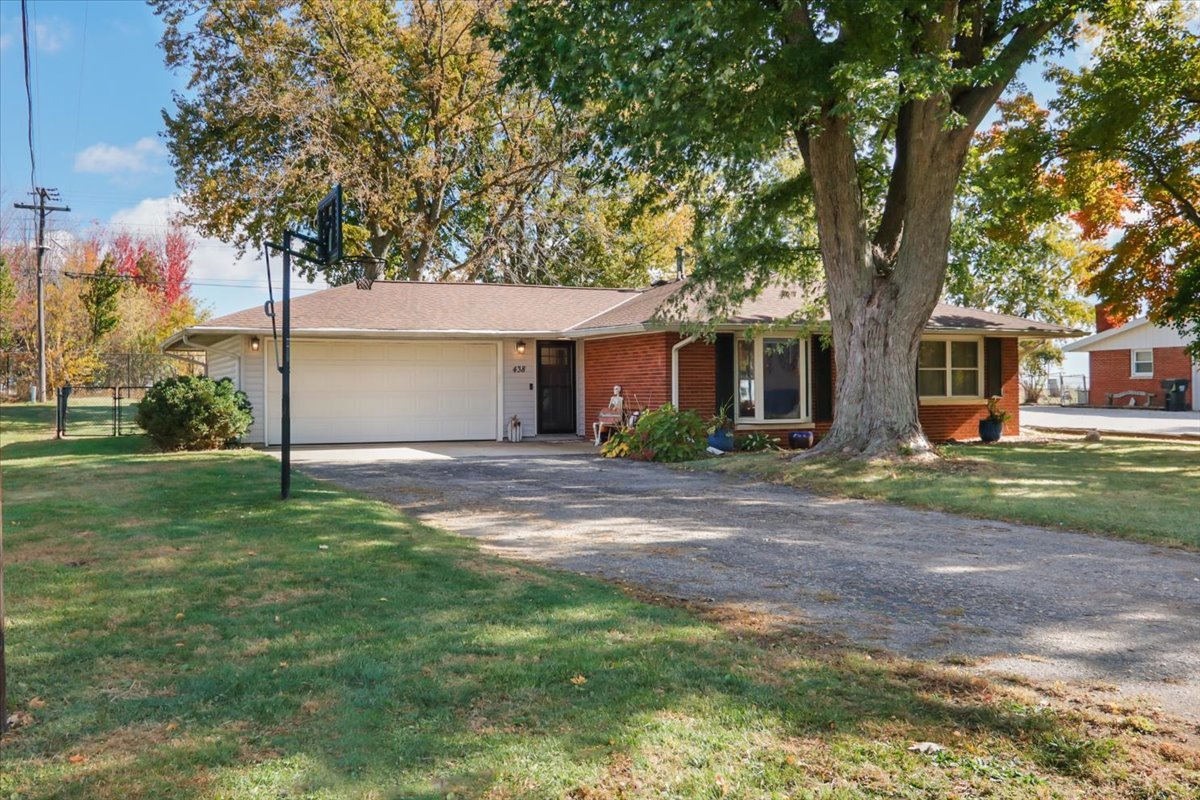 438 Standish Drive, Bloomington, IL 61704