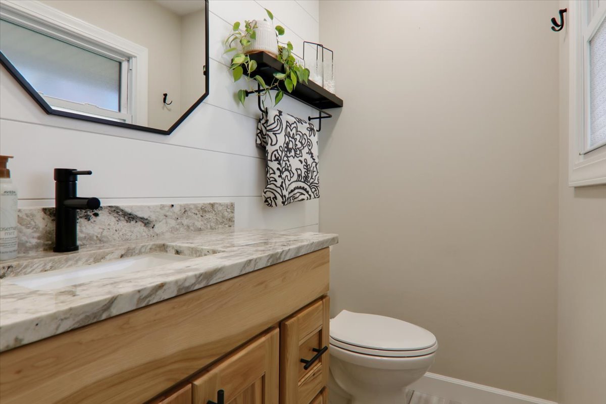 438 Standish Drive, Bloomington, IL 61704