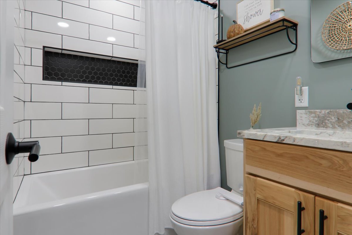 438 Standish Drive, Bloomington, IL 61704