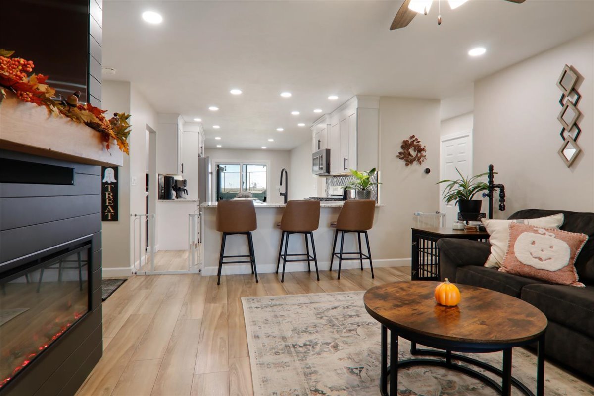 438 Standish Drive, Bloomington, IL 61704