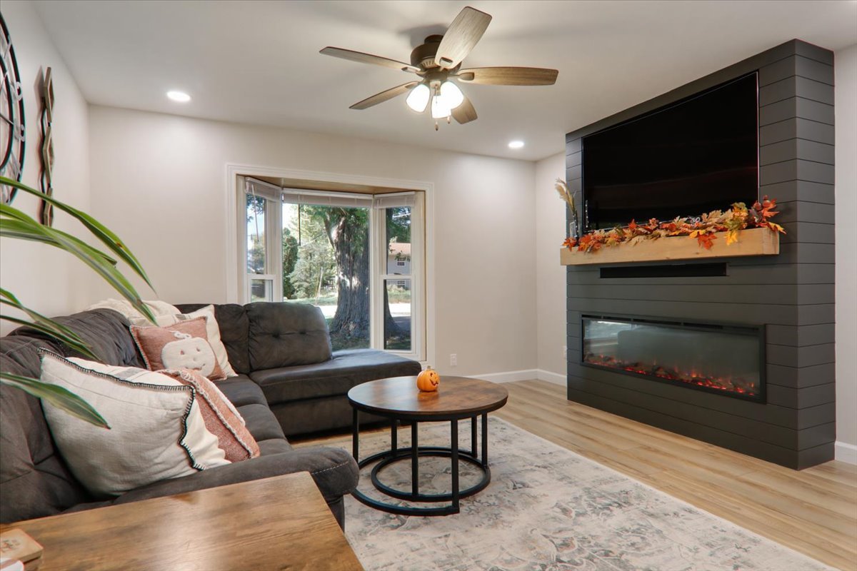 438 Standish Drive, Bloomington, IL 61704