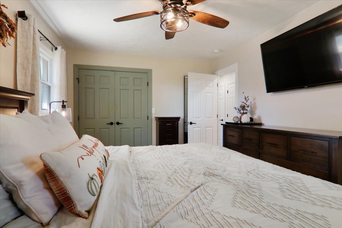 438 Standish Drive, Bloomington, IL 61704