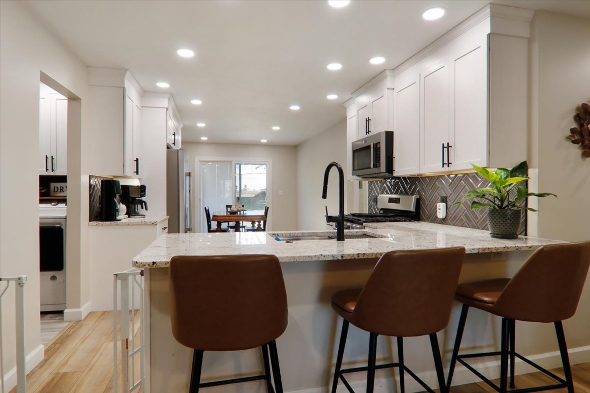 438 Standish Drive, Bloomington, IL 61704