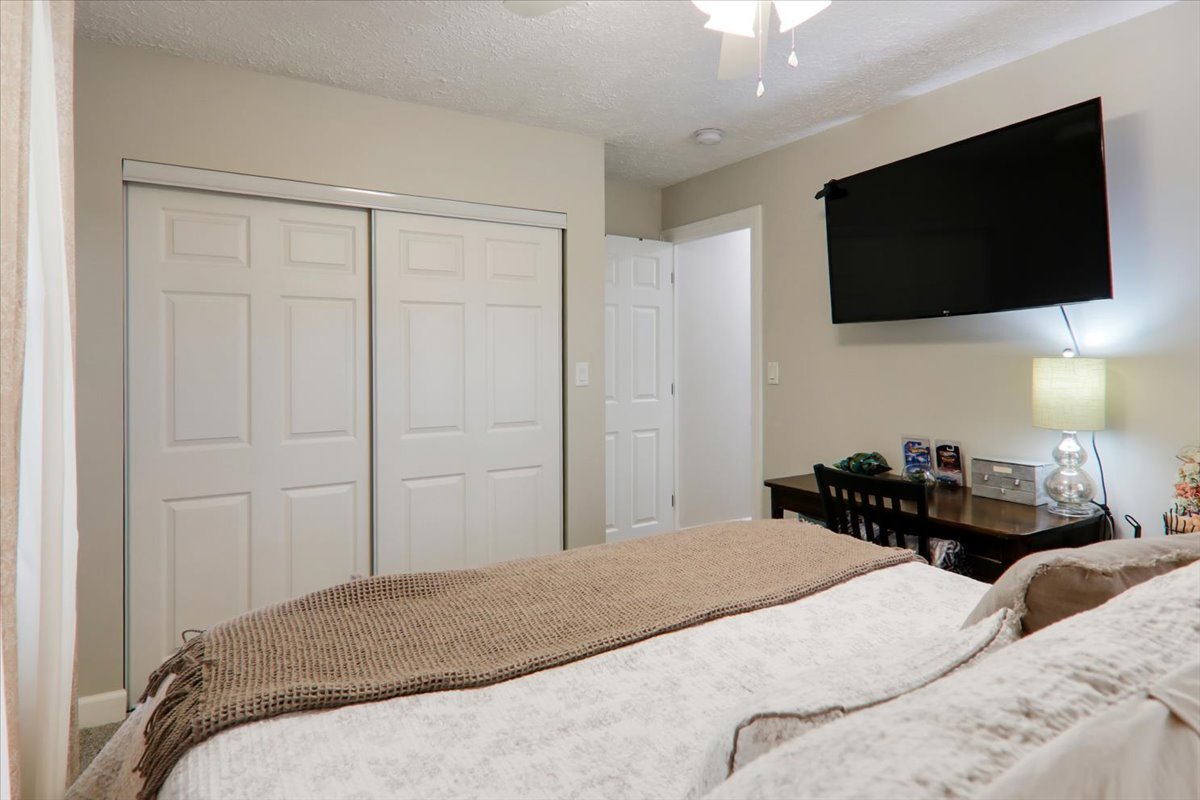 438 Standish Drive, Bloomington, IL 61704