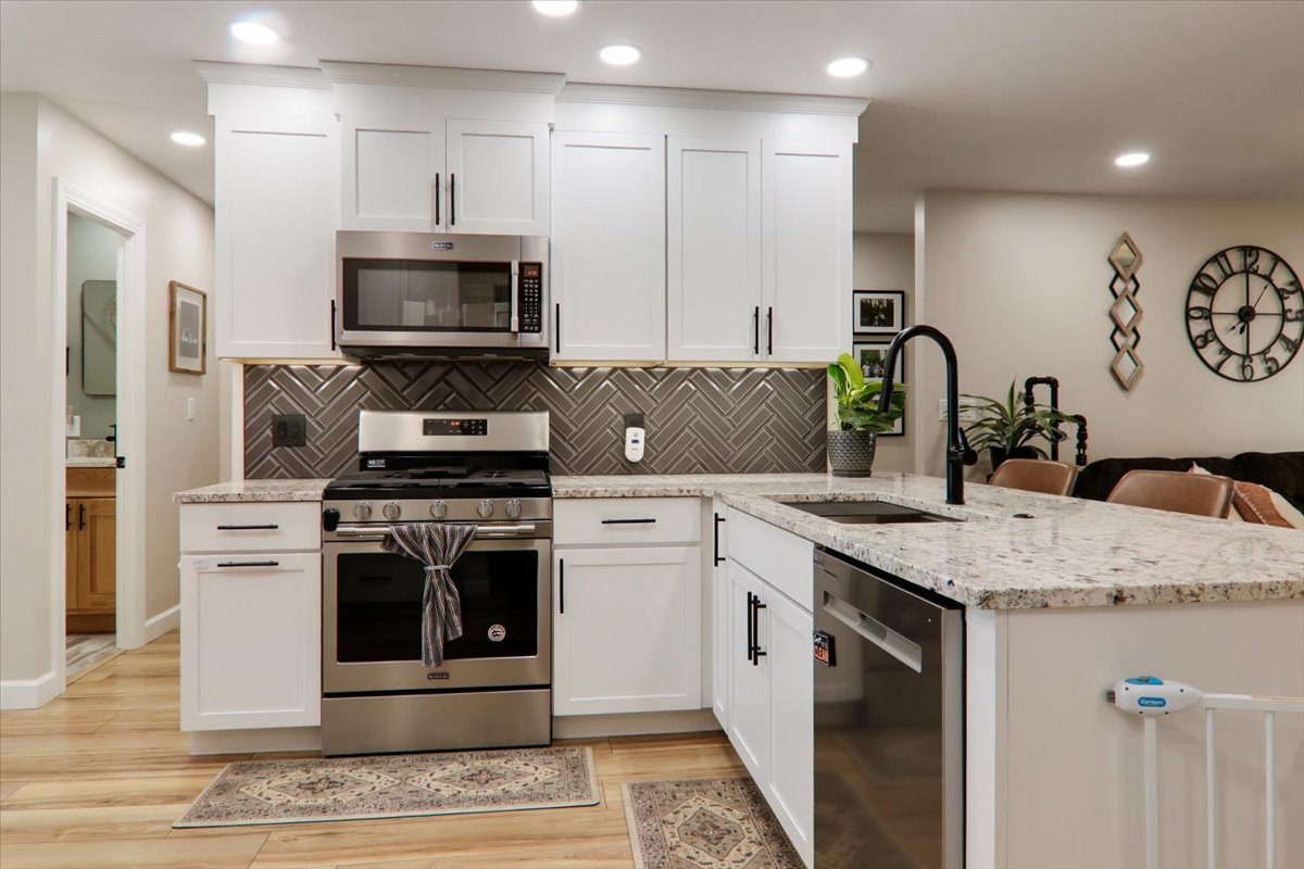 438 Standish Drive, Bloomington, IL 61704