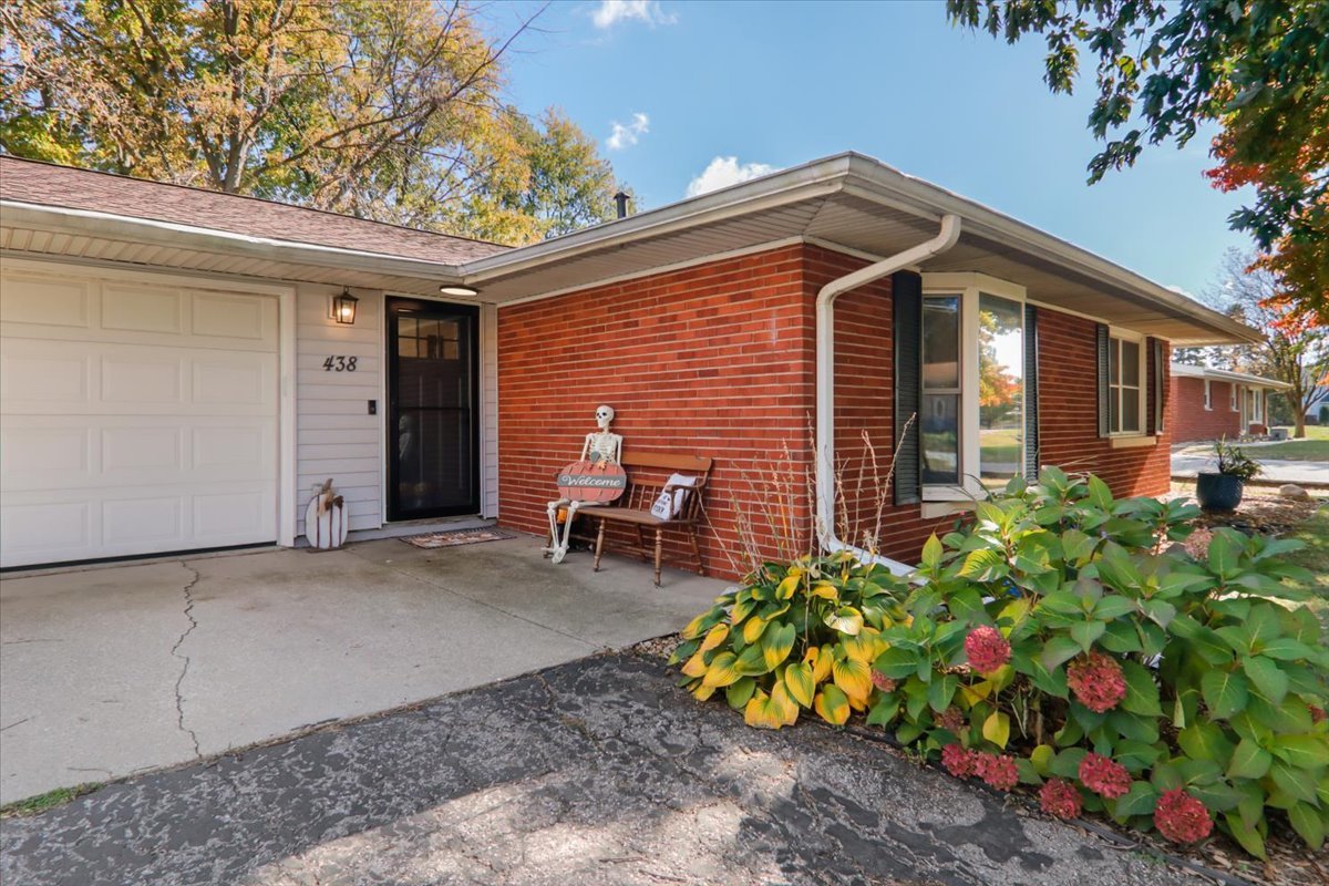 438 Standish Drive, Bloomington, IL 61704