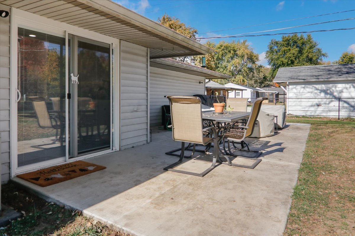 438 Standish Drive, Bloomington, IL 61704