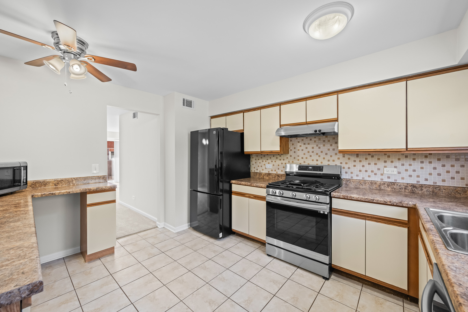 491 Leslie Court #201, Des Plaines, IL 60016