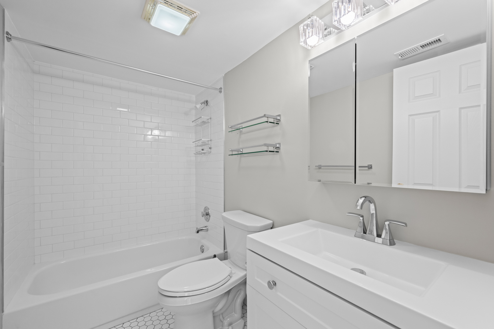 491 Leslie Court #201, Des Plaines, IL 60016