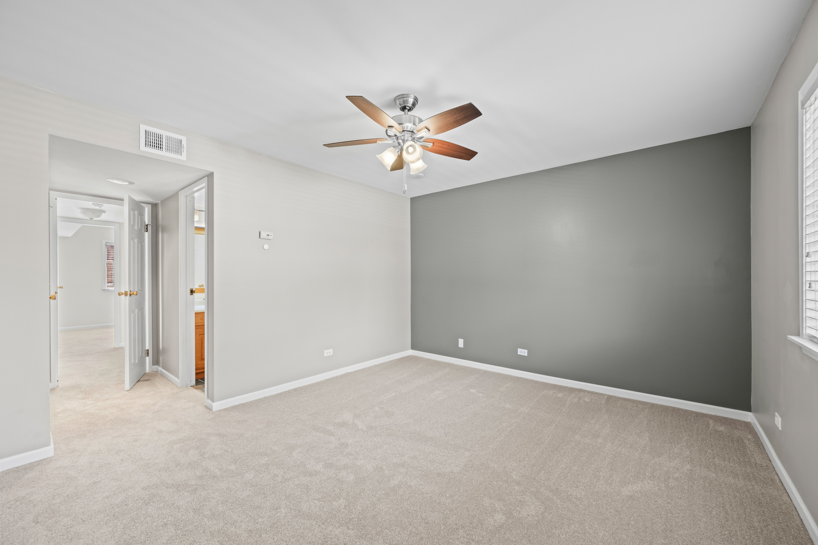 491 Leslie Court #201, Des Plaines, IL 60016