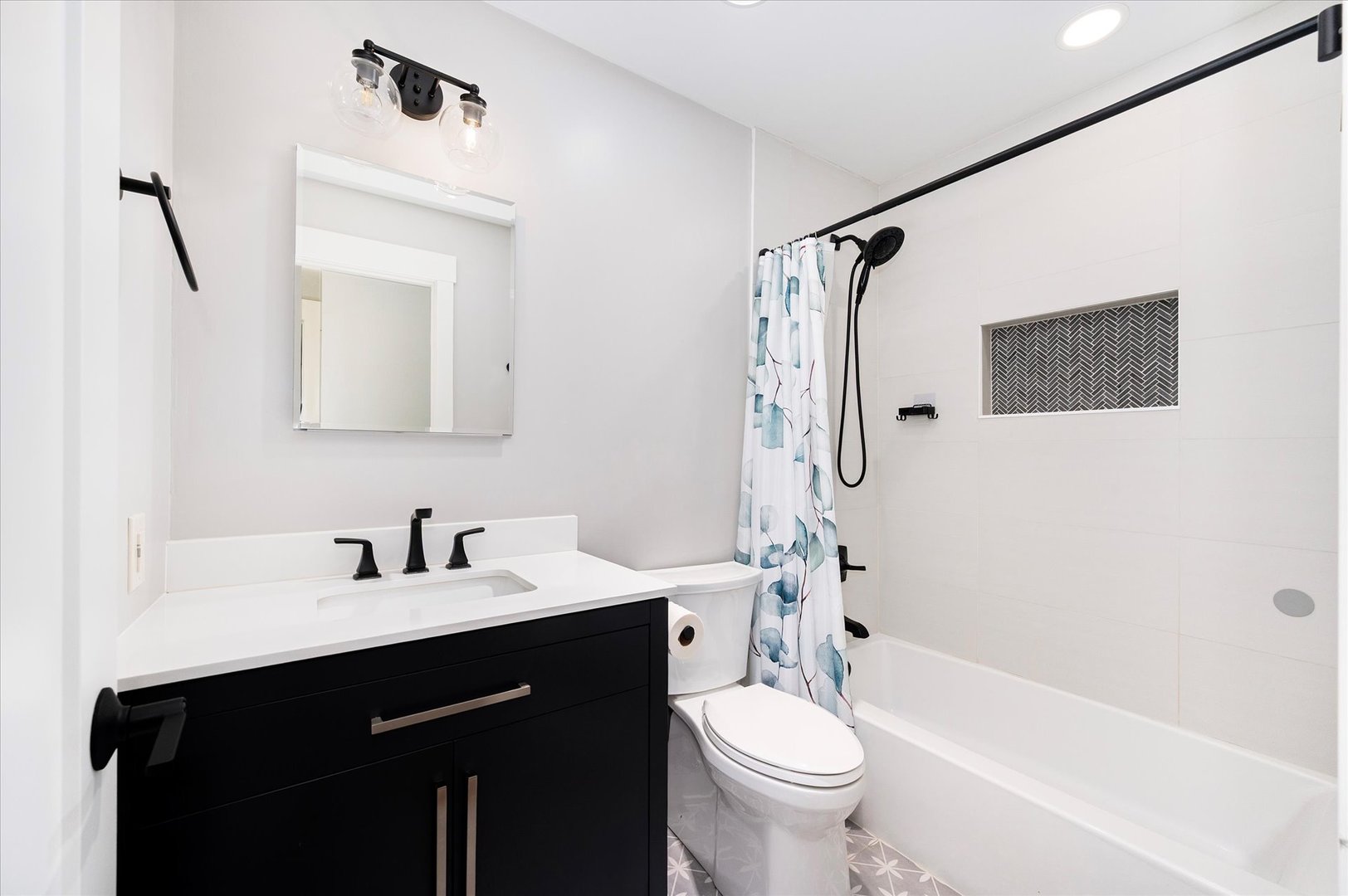 1228 N Honey Hill Road, Addison, IL 60101