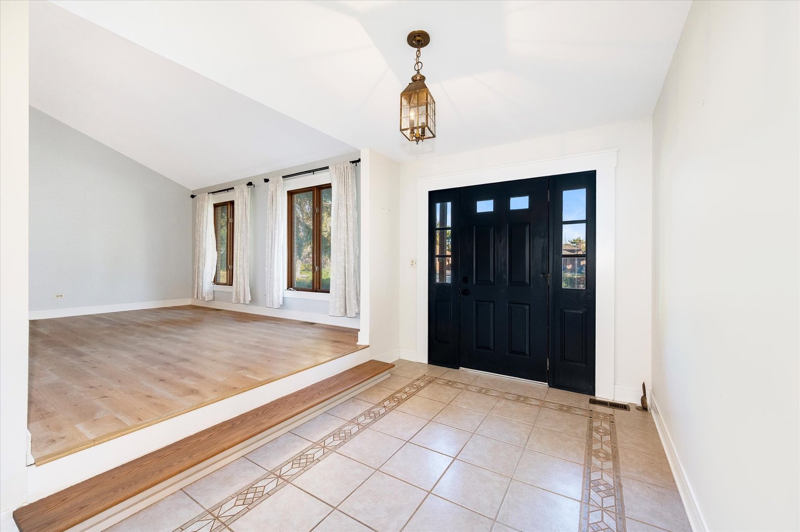 1228 N Honey Hill Road, Addison, IL 60101