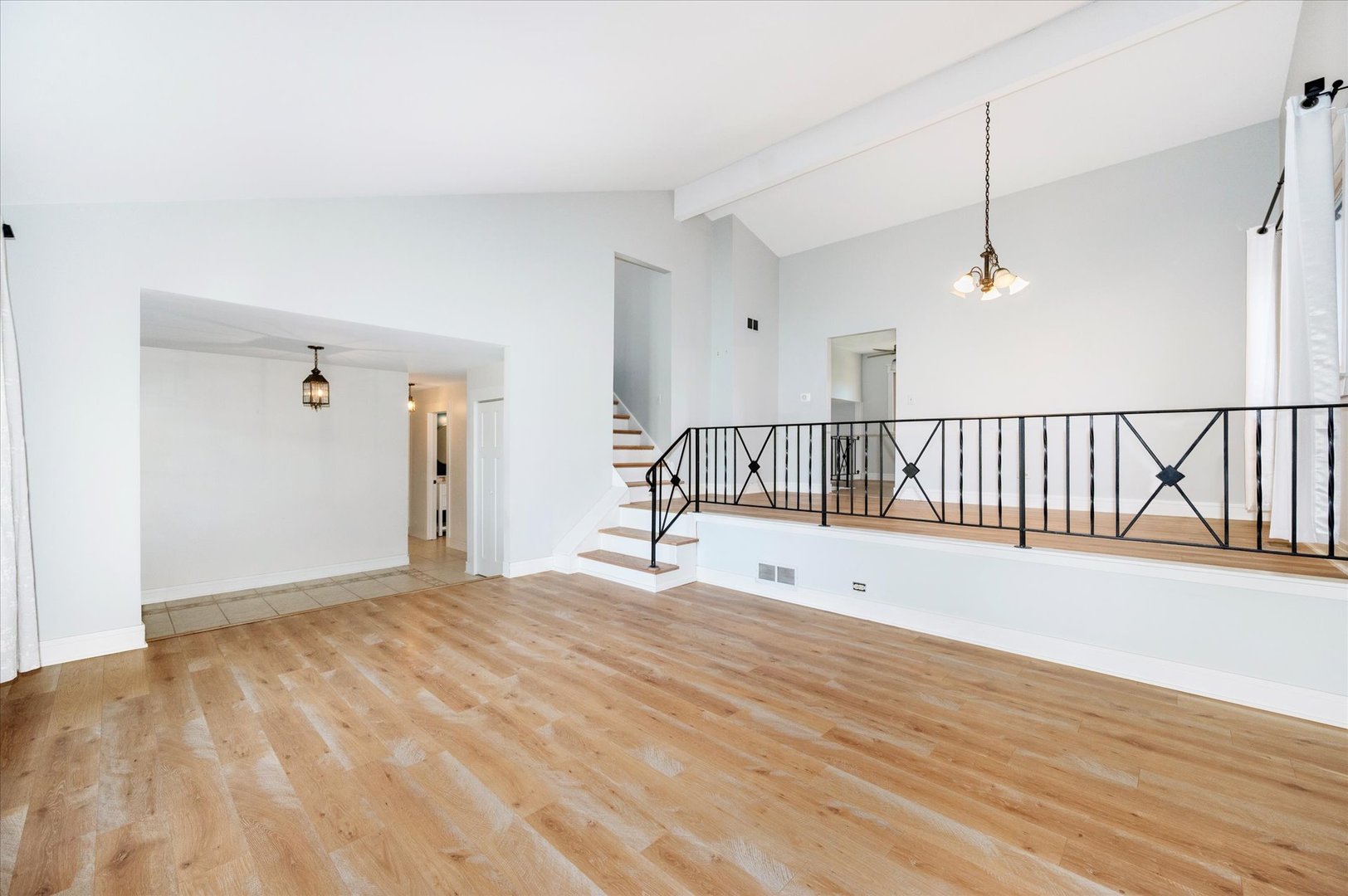 1228 N Honey Hill Road, Addison, IL 60101