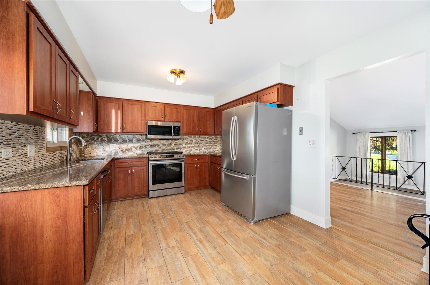 1228 N Honey Hill Road, Addison, IL 60101