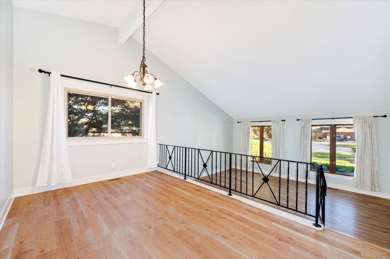 1228 N Honey Hill Road, Addison, IL 60101