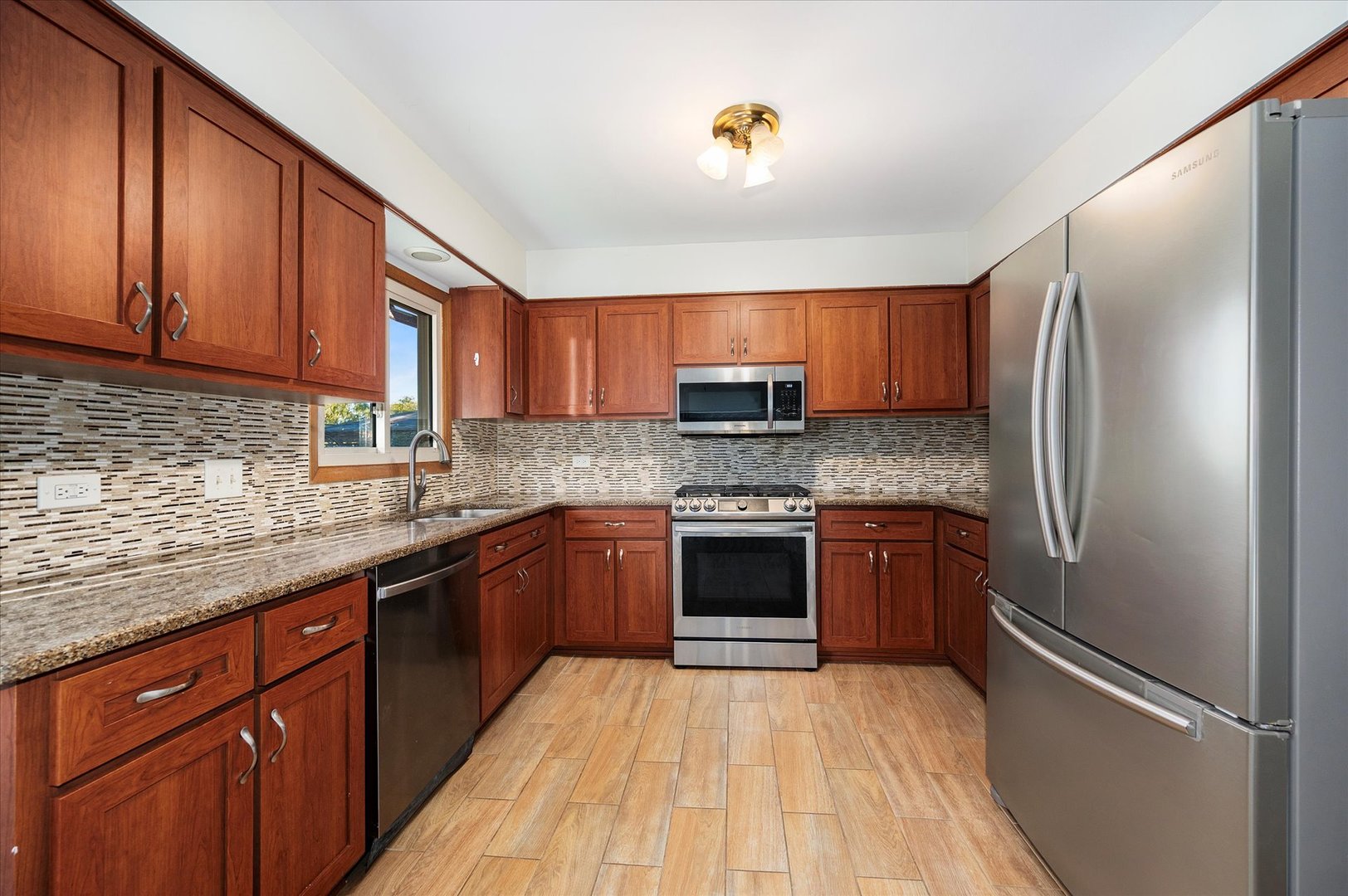 1228 N Honey Hill Road, Addison, IL 60101