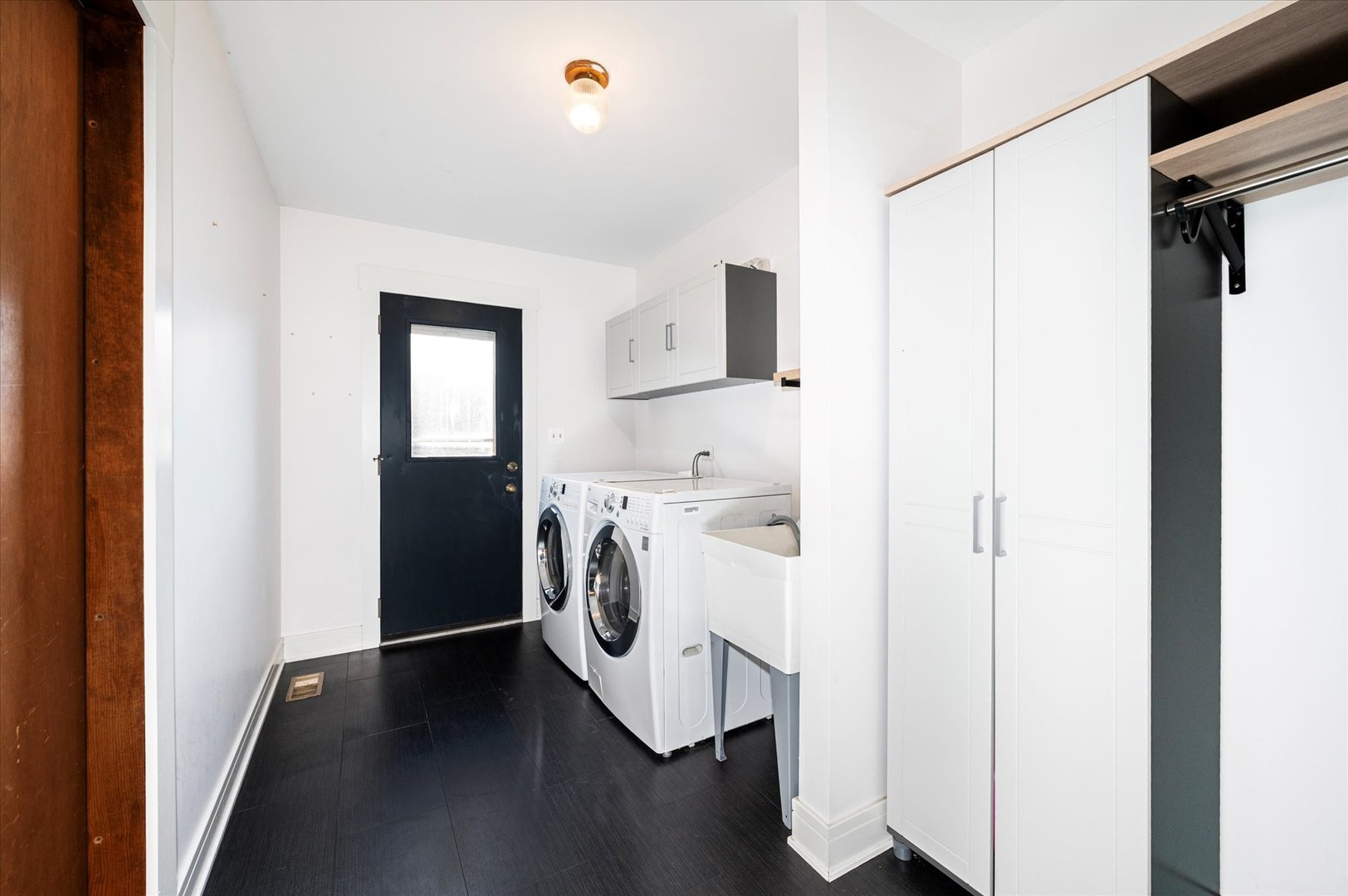 1228 N Honey Hill Road, Addison, IL 60101