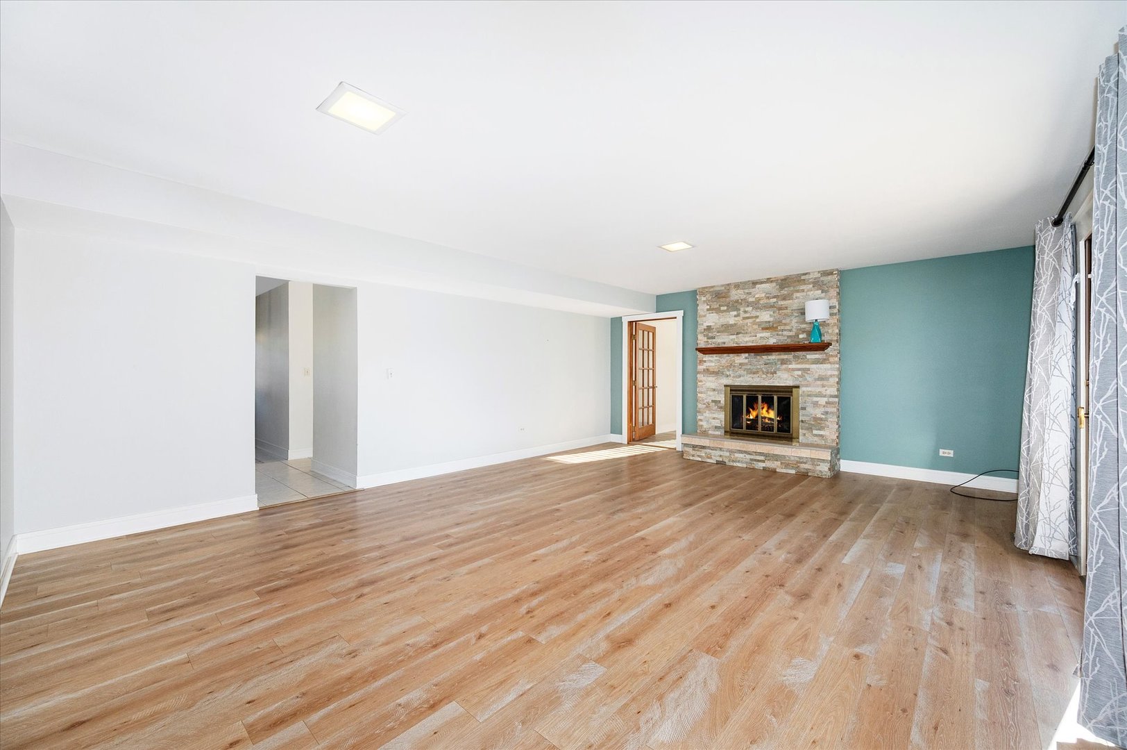 1228 N Honey Hill Road, Addison, IL 60101