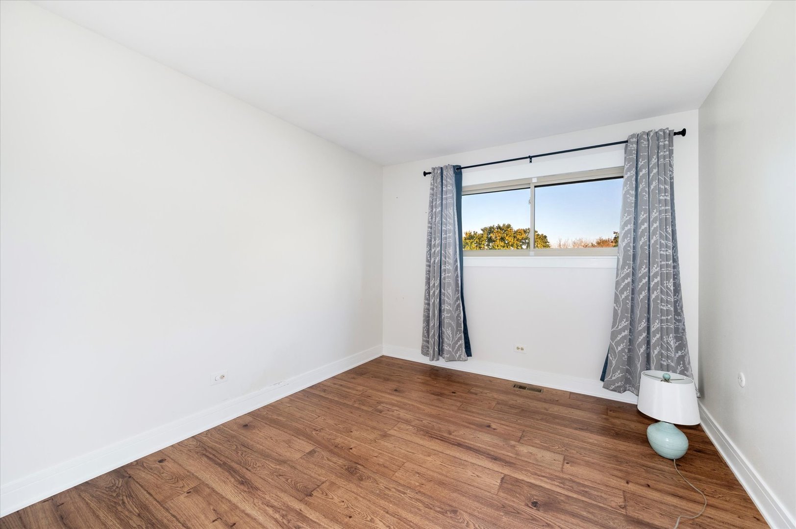 1228 N Honey Hill Road, Addison, IL 60101