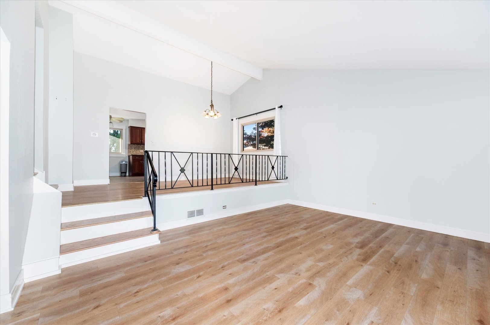 1228 N Honey Hill Road, Addison, IL 60101