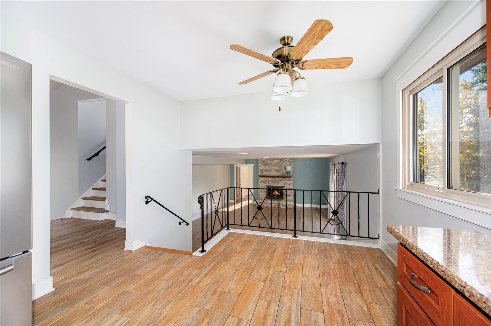 1228 N Honey Hill Road, Addison, IL 60101